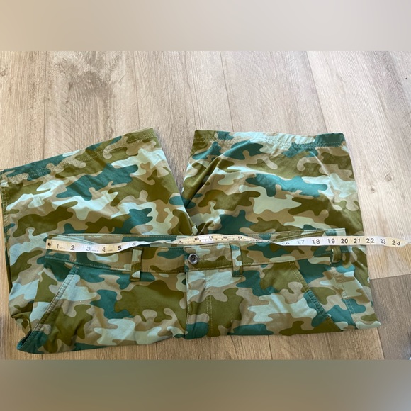 Eddie Bauer Camo Print shorts - Picture 5 of 5